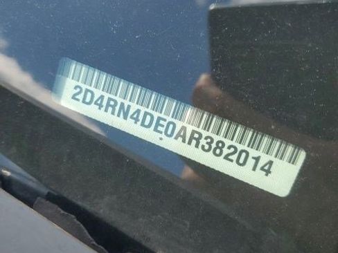 Used 2010 Dodge Grand Caravan SE image 4