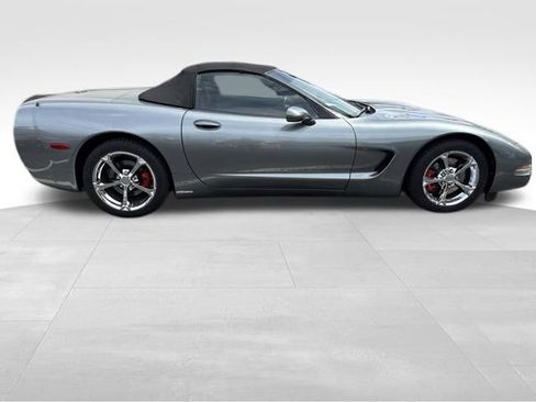 Used 2004 Chevrolet Corvette Convertible w/ Preferred Equipment Group RWD image 4