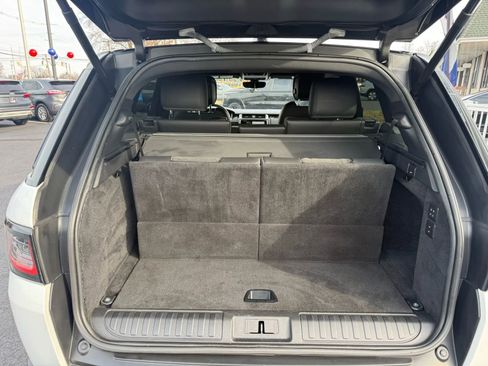 Used 2019 Land Rover Range Rover Sport SE image 38