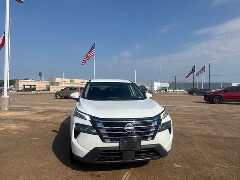 Certified 2024 Nissan Rogue SV AWD/4WD image 3