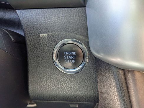 Used 2019 Toyota Highlander XLE image 26