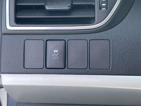 Used 2017 Toyota Camry image 16