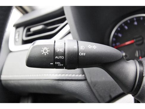 Used 2019 Toyota RAV4 XLE w/ Convenience Package FWD image 17