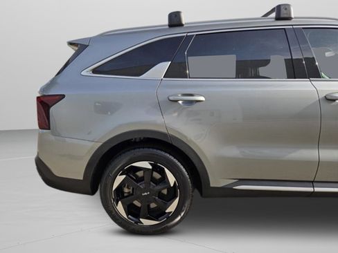 Used 2025 Kia Sorento EX image 31