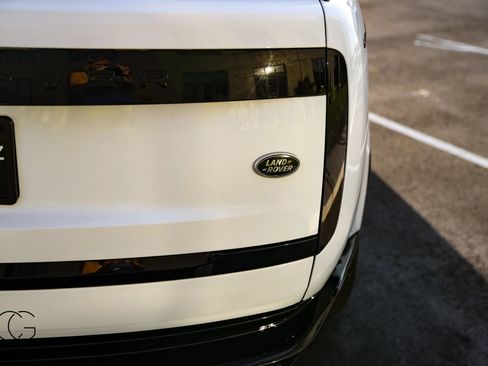Used 2023 Land Rover Range Rover Long Wheelbase SE AWD/4WD image 14