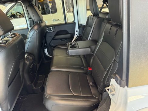 Used 2021 Jeep Wrangler Unlimited Sahara w/ Cold Weather Group AWD/4WD image 11