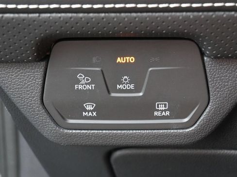 Used 2024 Volkswagen Atlas SE AWD/4WD image 15