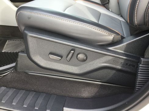 Used 2025 Ford F150 Lariat w/ Equipment Group 501A Mid image 9