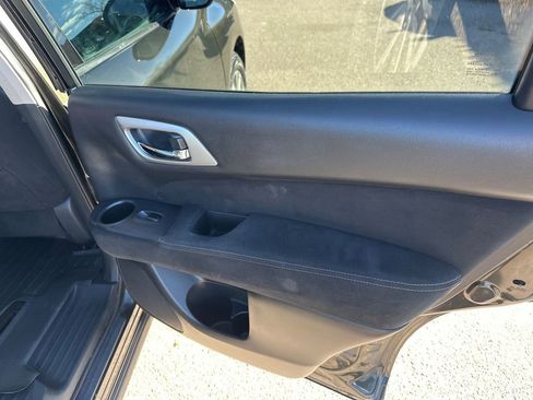 Used 2015 Nissan Pathfinder SV w/ Trailer Tow Package image 18