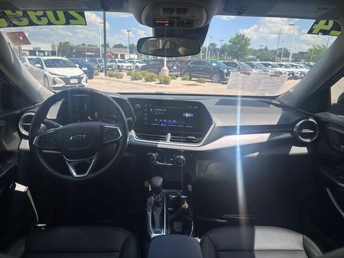 Used 2024 Chevrolet Trax ACTIV w/ Sunroof Package FWD image 14