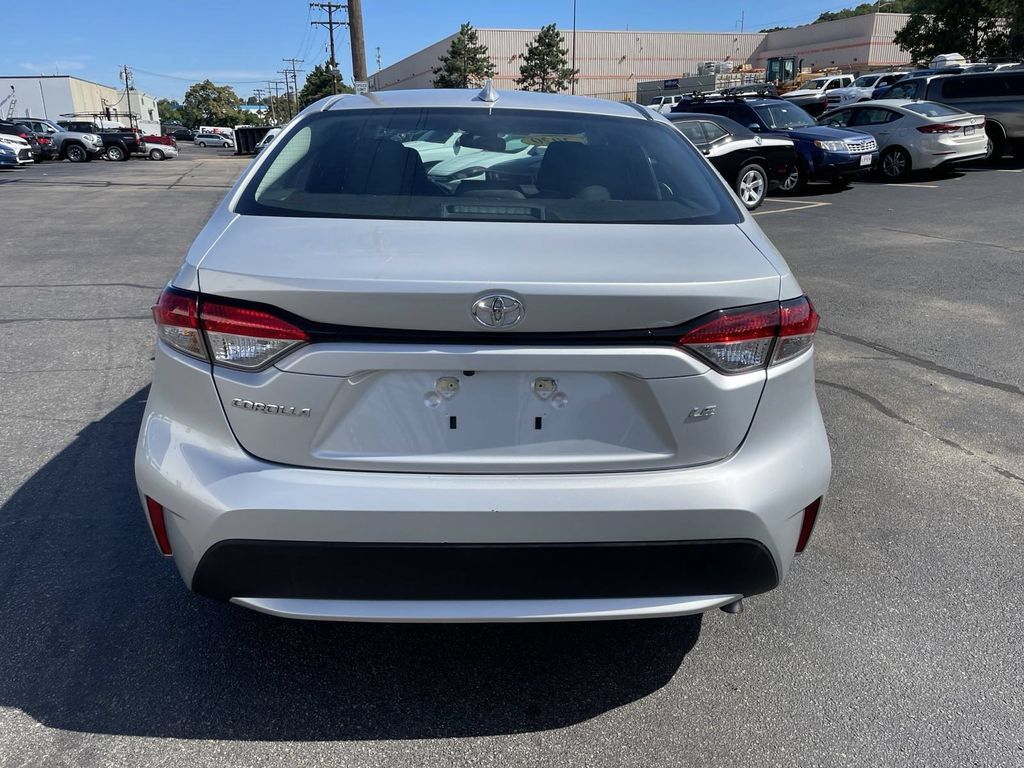 Used 2020 Toyota Corolla LE FWD image 3