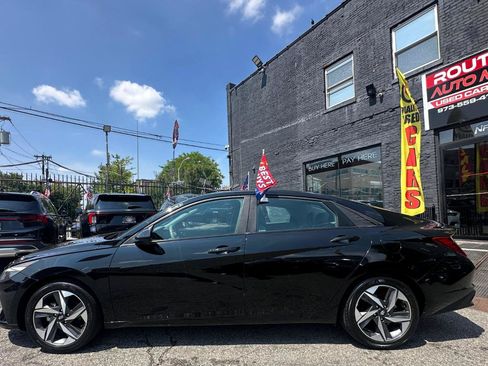 Used 2023 Hyundai Elantra SEL w/ Convenience Package FWD image 4