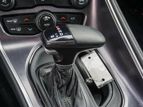 Used 2016 Dodge Challenger SXT image 21