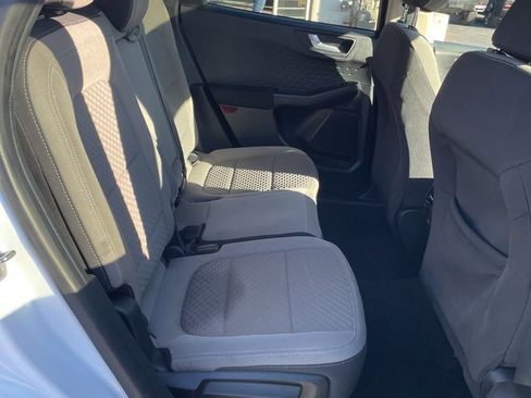 Used 2020 Ford Escape SE image 11