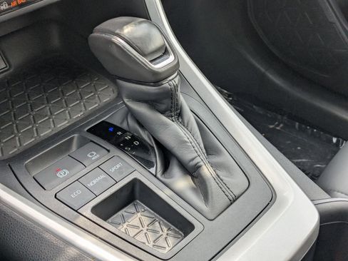 Used 2024 Toyota RAV4 XLE Premium image 20