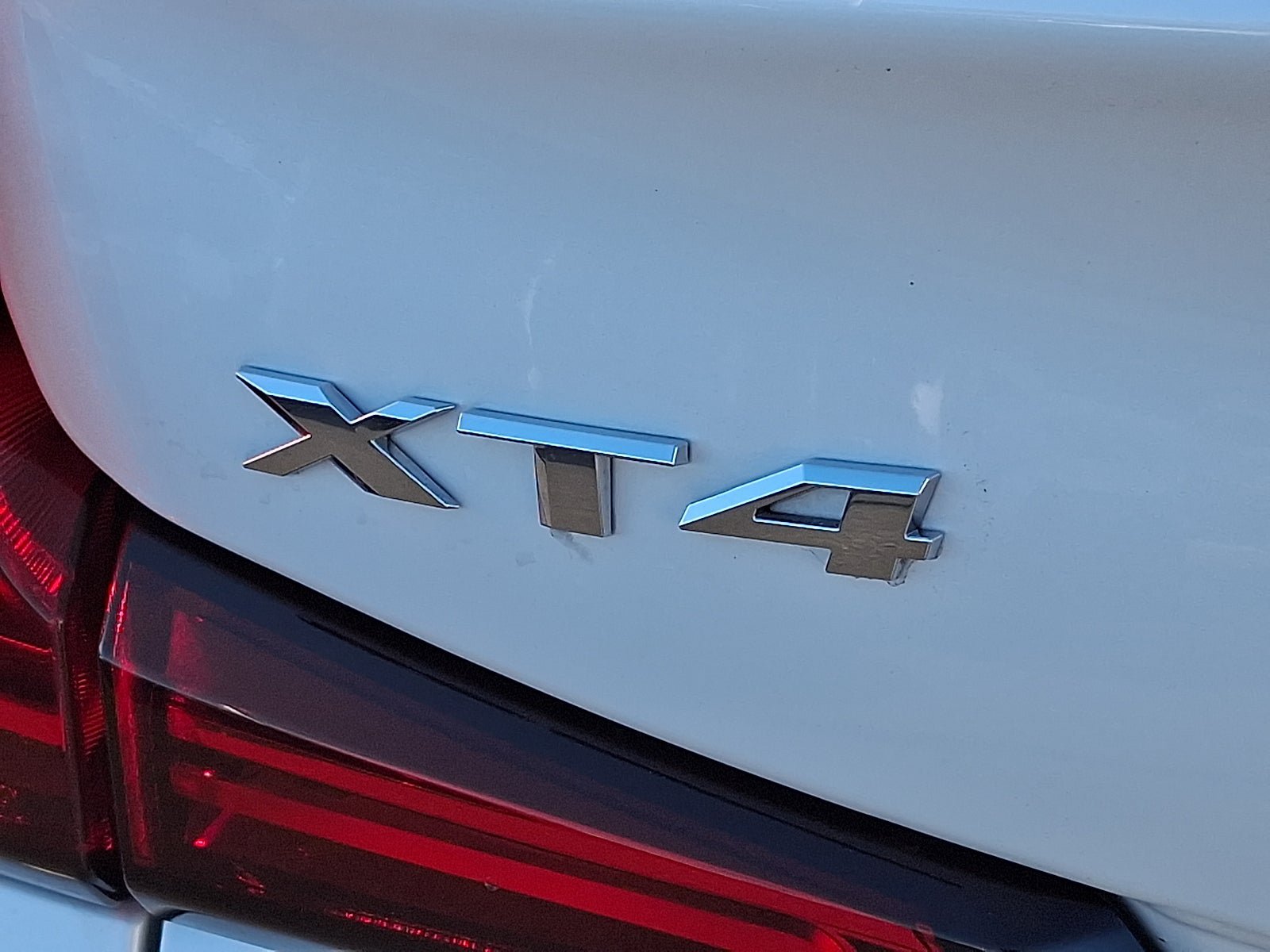 Used 2024 Cadillac XT4 Luxury w/ Cold Weather Package FWD image 34