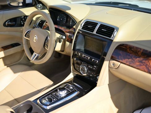 Used 2012 Jaguar XK Convertible image 18