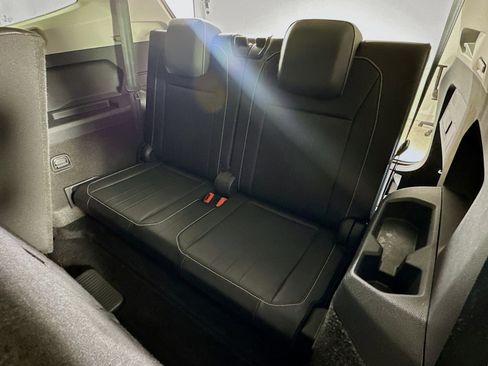 Used 2024 Volkswagen Tiguan SE image 26