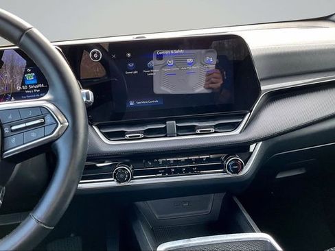 Used 2025 Chevrolet Equinox LT image 9