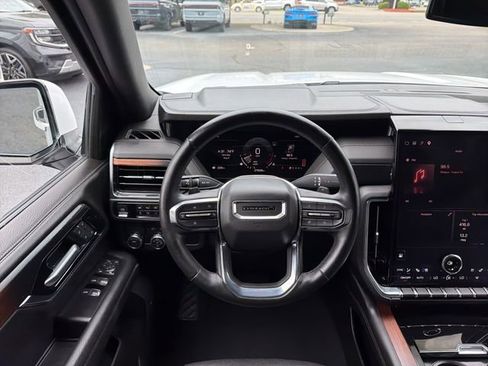 Used 2025 GMC Yukon Denali RWD image 15