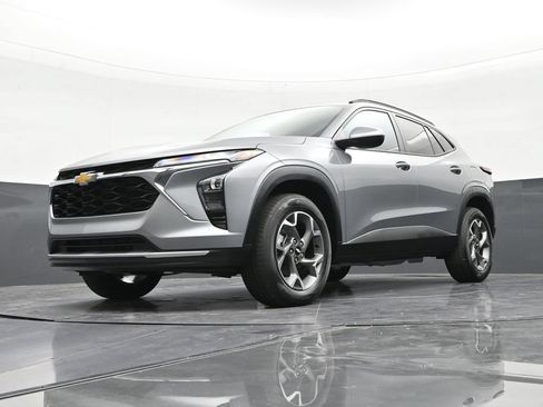 Used 2024 Chevrolet Trax LT w/ Driver Confidence Package FWD image 20