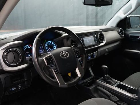 Used 2017 Toyota Tacoma SR5 AWD/4WD image 14
