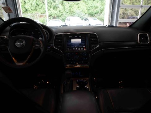 Used 2017 Jeep Grand Cherokee Limited AWD/4WD image 19
