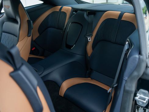 Used 2024 Aston Martin DB12 Coupe RWD image 23