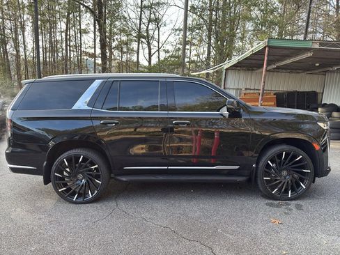 Used 2021 Cadillac Escalade Premium Luxury w/ LPO, Illumination Package image 4