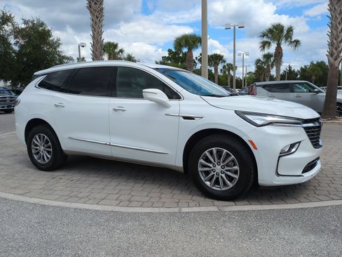 Used 2022 Buick Enclave Premium AWD/4WD image 2