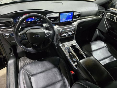 Used 2020 Ford Explorer XLT w/ Equipment Group 202A AWD/4WD image 27