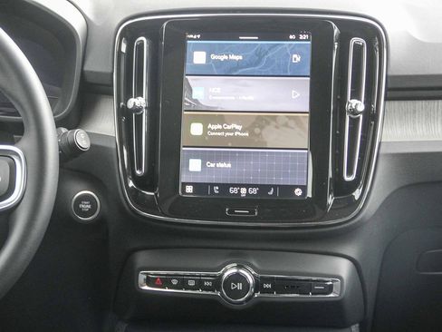 Used 2025 Volvo XC40 B5 Core image 16