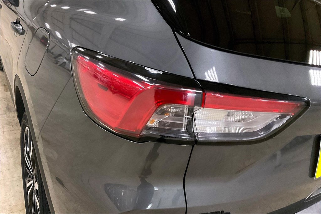 Certified 2022 Ford Escape SEL w/ SEL Stealth AWD Package image 28