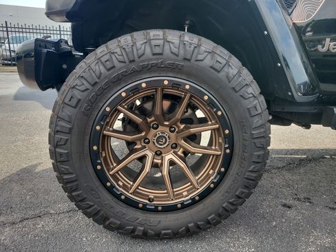 Used 2021 Jeep Gladiator Overland AWD/4WD image 9