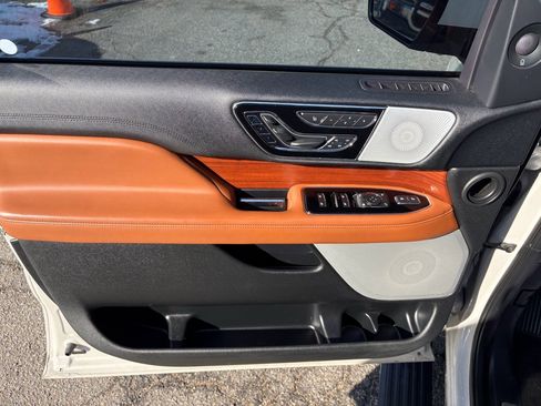 Used 2020 Lincoln Navigator Reserve w/ Equipment Group 208A Reserve image 12