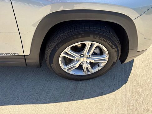 Used 2023 GMC Terrain SLE w/ Driver Convenience Package FWD image 28
