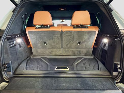 Used 2025 BMW X7 xDrive40i w/ M Sport Package AWD/4WD image 11