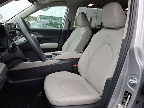 Used 2024 Toyota Grand Highlander XLE image 14