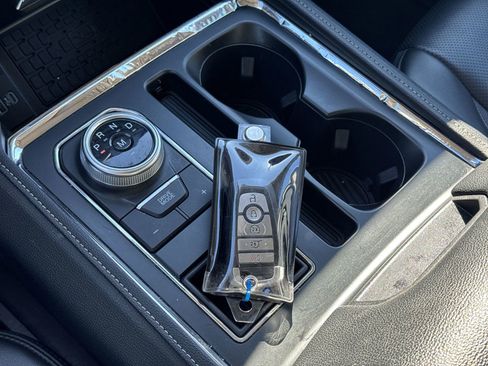 Used 2024 Ford Expedition XLT image 36