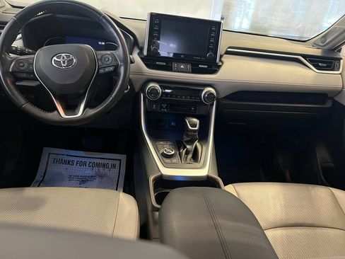 Used 2019 Toyota RAV4 Limited image 8