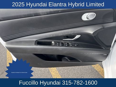 Used 2025 Hyundai Elantra Limited image 10