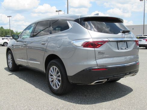 Used 2024 Buick Enclave Essence w/ Technology Package FWD image 5