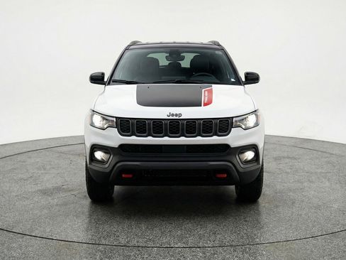 Used 2025 Jeep Compass Trailhawk AWD/4WD image 2