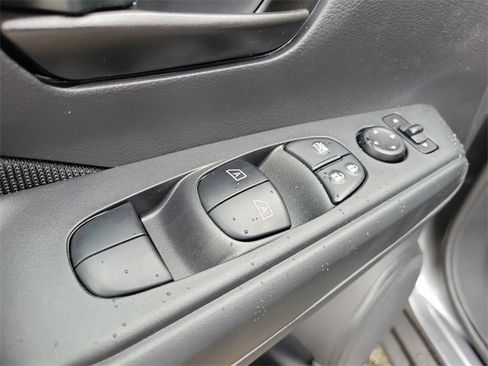 New 2025 Nissan Kicks Play S image 17