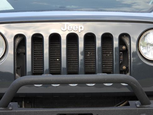 Used 2017 Jeep Wrangler Sport S AWD/4WD image 38