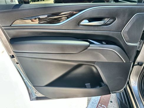 Used 2021 Cadillac Escalade ESV Sport w/ Driver Assist Tech Package AWD/4WD image 15