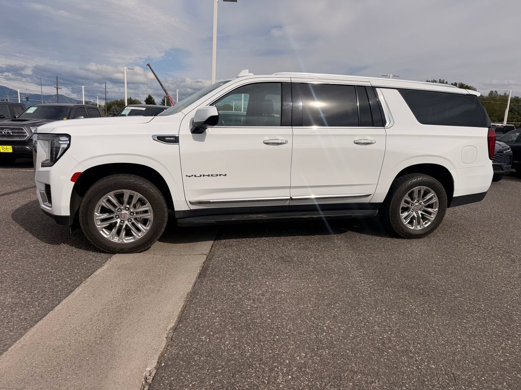 Used 2021 GMC Yukon XL SLT AWD/4WD image 2