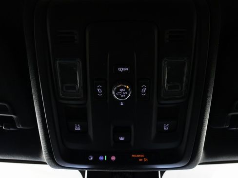 Used 2025 Chevrolet Suburban Z71 w/ Comfort Package image 29