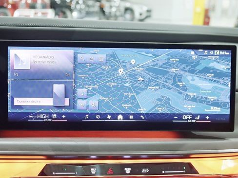 Used 2023 BMW i7 xDrive60 w/ Executive Package 2 AWD/4WD image 19