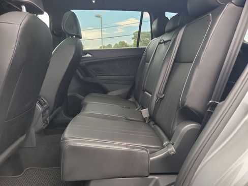 Used 2023 Volkswagen Tiguan SE R-Line FWD image 9